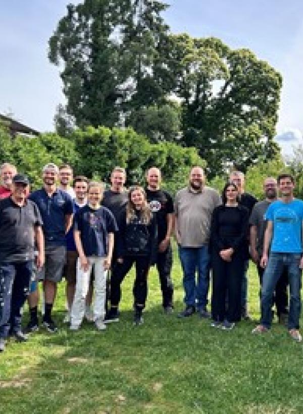 Das Malerteam von Siemens im Garten